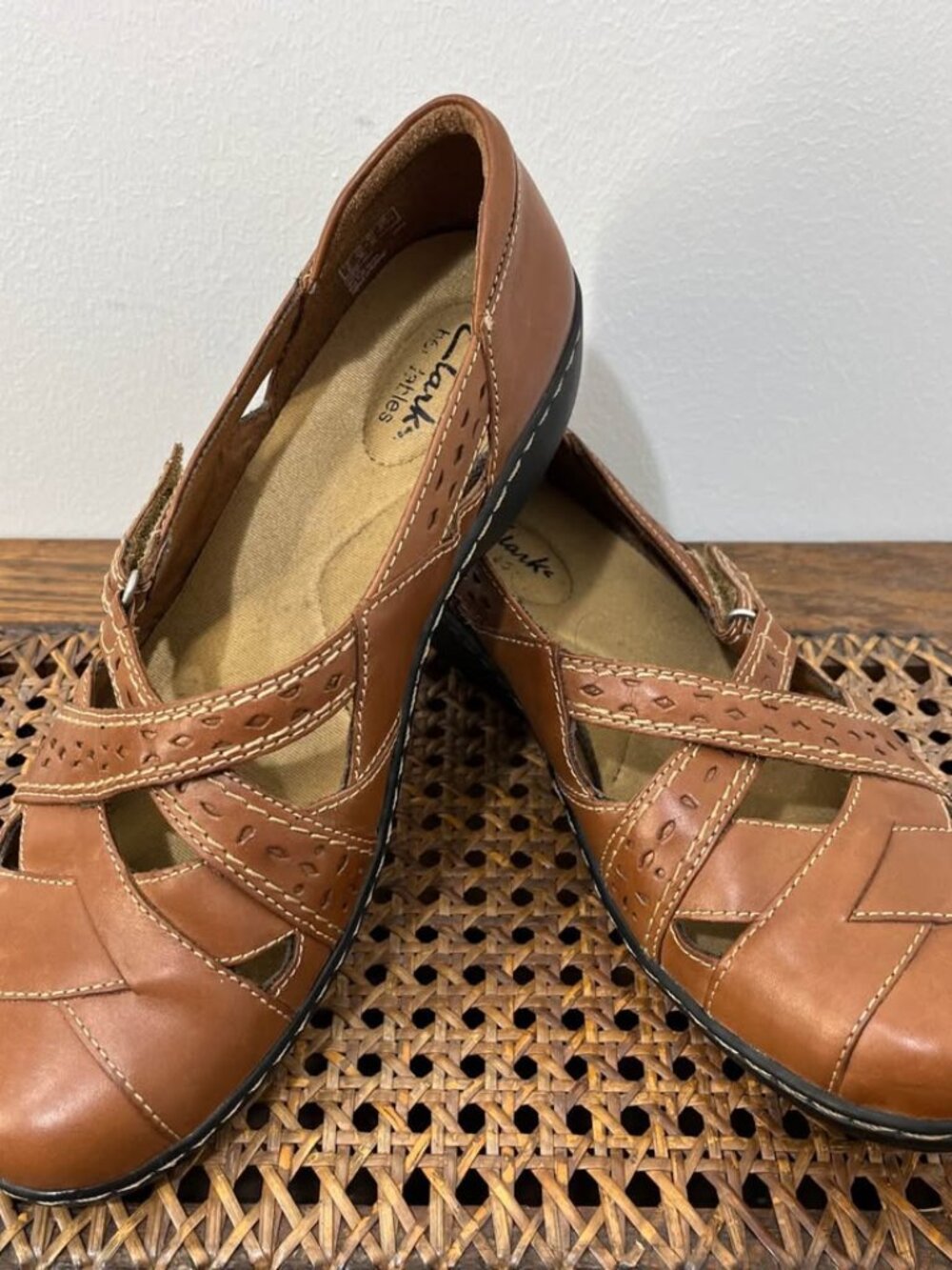 Size 9.5 Clarks Brown Leather Strappy Ashland Spin Q Slip-On Comfy Flat Loafer